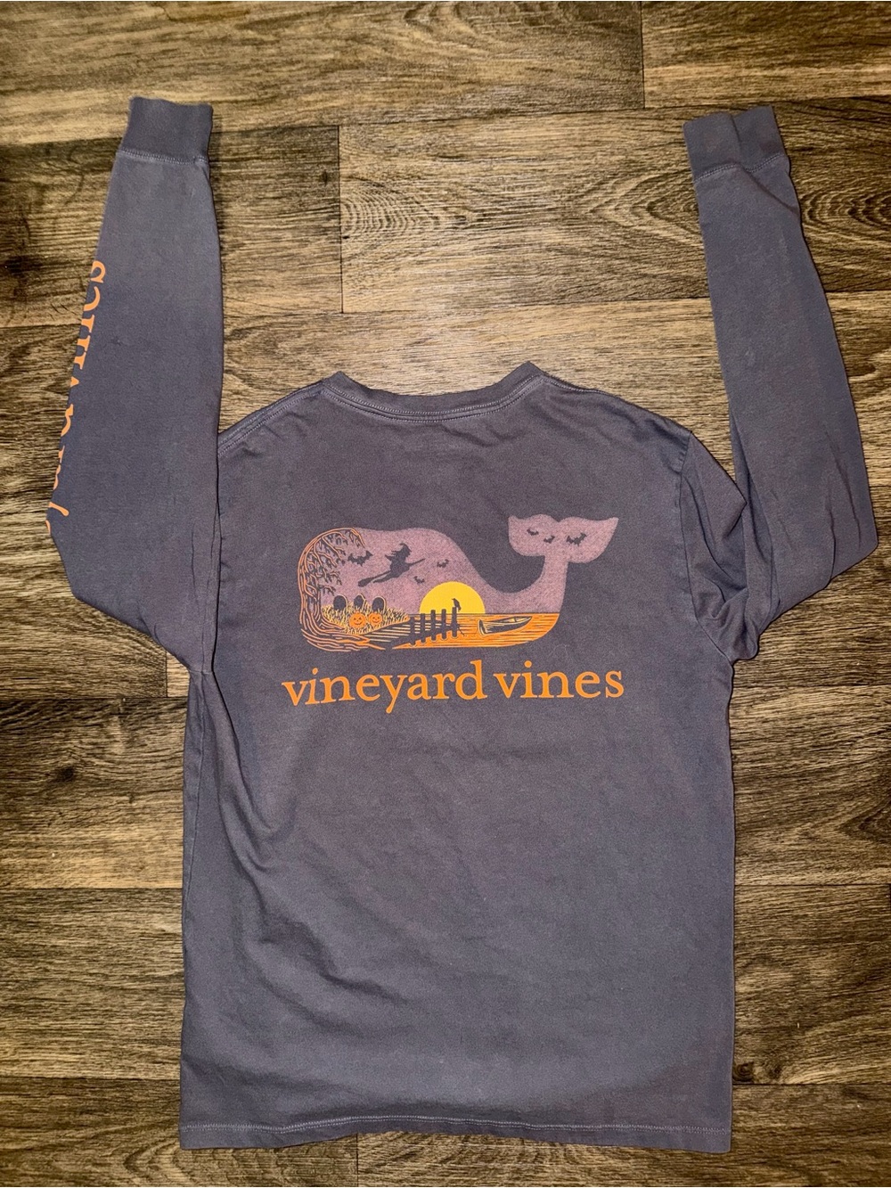 Vineyard Vines Unisex Long-Sleeve Gray Halloween Whale Graphic Tee Size Small